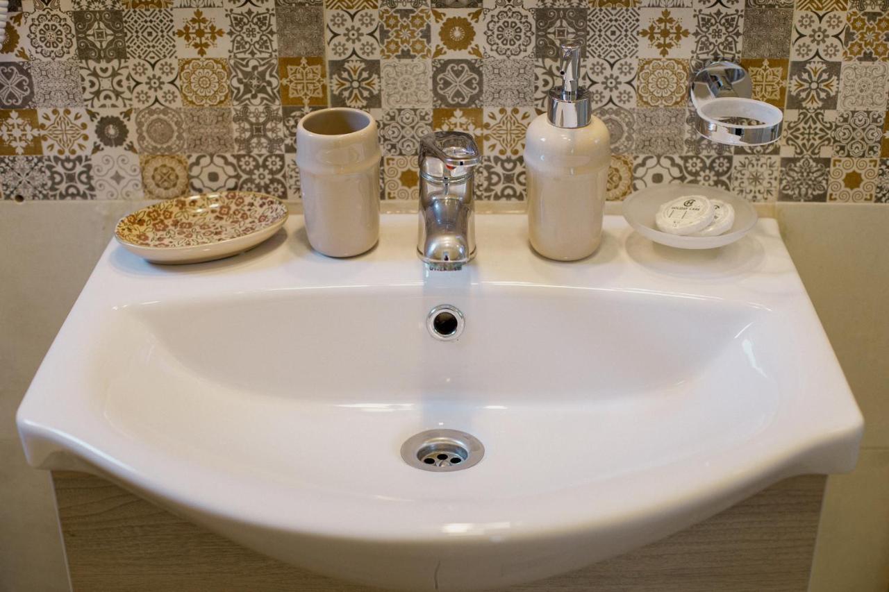 Rooms In Yard Corinth Екстериор снимка