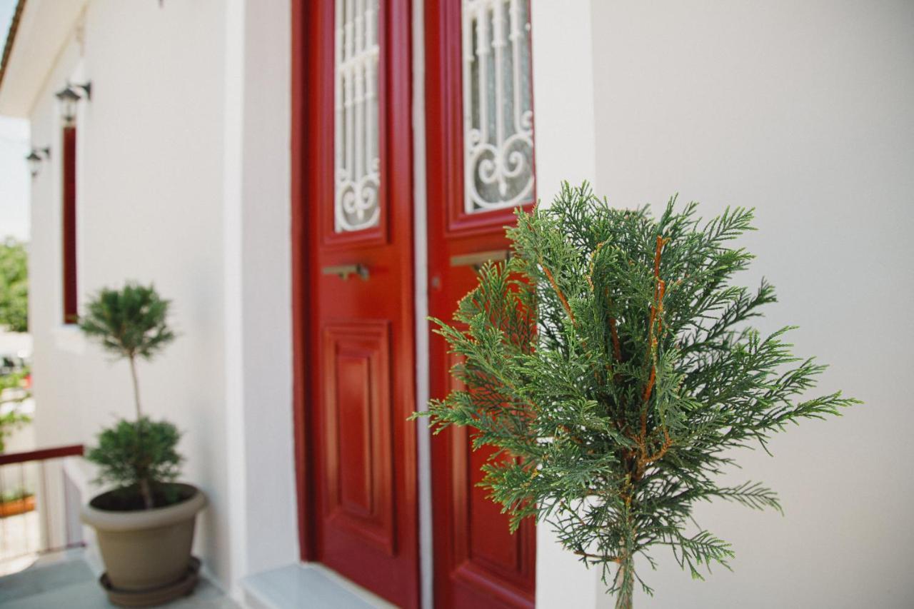 Rooms In Yard Corinth Екстериор снимка