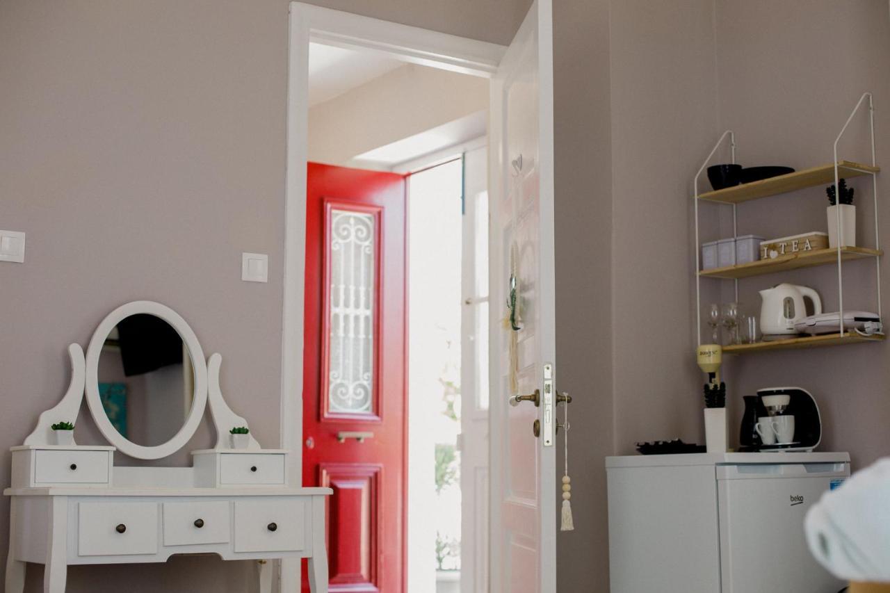 Rooms In Yard Corinth Екстериор снимка