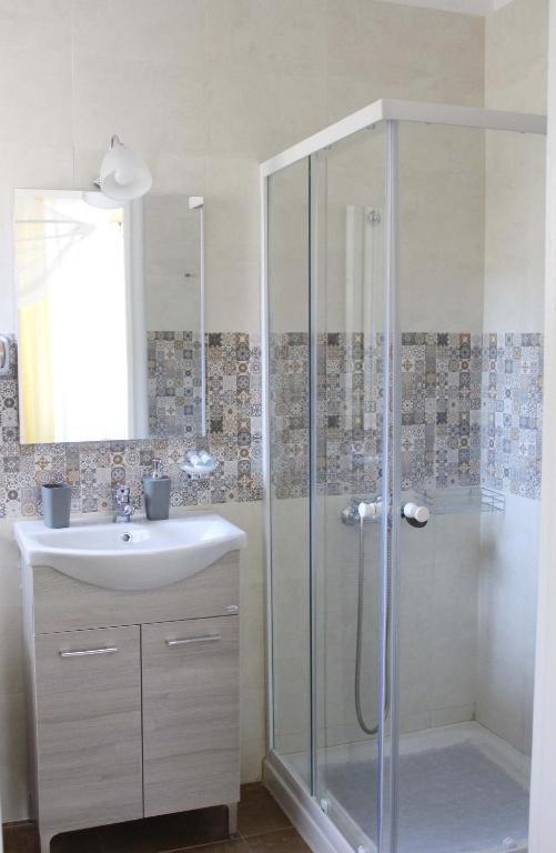 Rooms In Yard Corinth Екстериор снимка