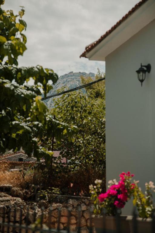Rooms In Yard Corinth Екстериор снимка
