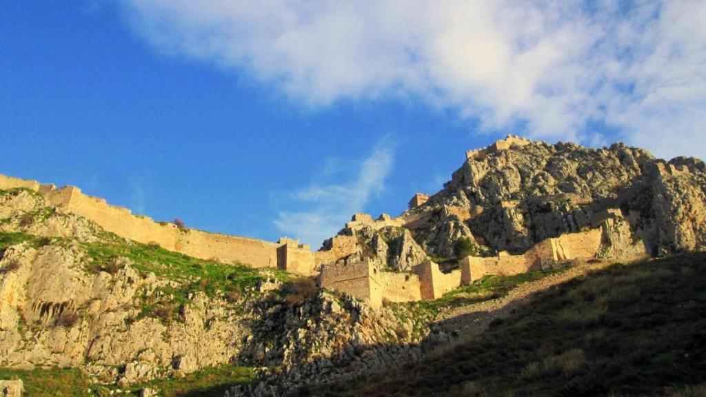 Rooms In Yard Corinth Екстериор снимка
